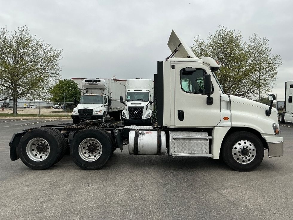 Day Cab Tractor-Heavy Duty Tractors-Freightliner-2018-T12664ST-East Chicago-IN-493,002\n\t\tmiles-$ 34,750 - Image 8