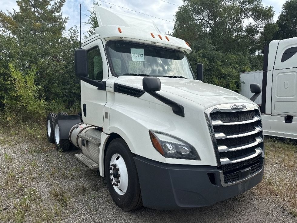 Day Cab Tractor-Heavy Duty Tractors-Freightliner-2018-T12664ST-East Chicago-IN-497,163\n\t\tmiles-$ 35,750 - Image 1
