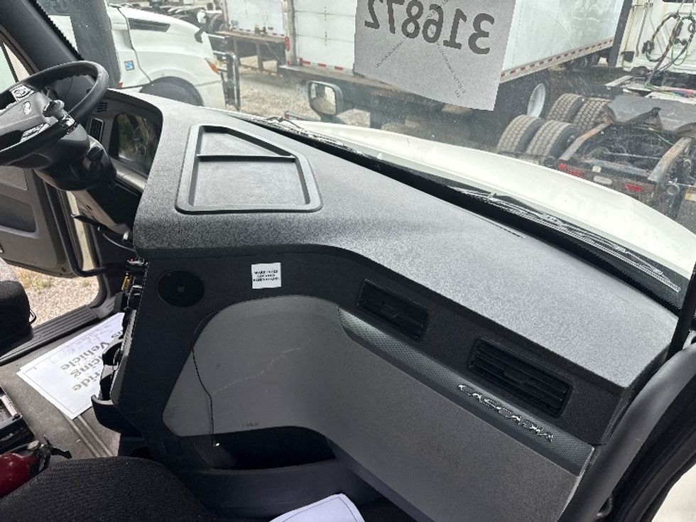 2018 Freightliner Cascadia 126" Day cab photo 10