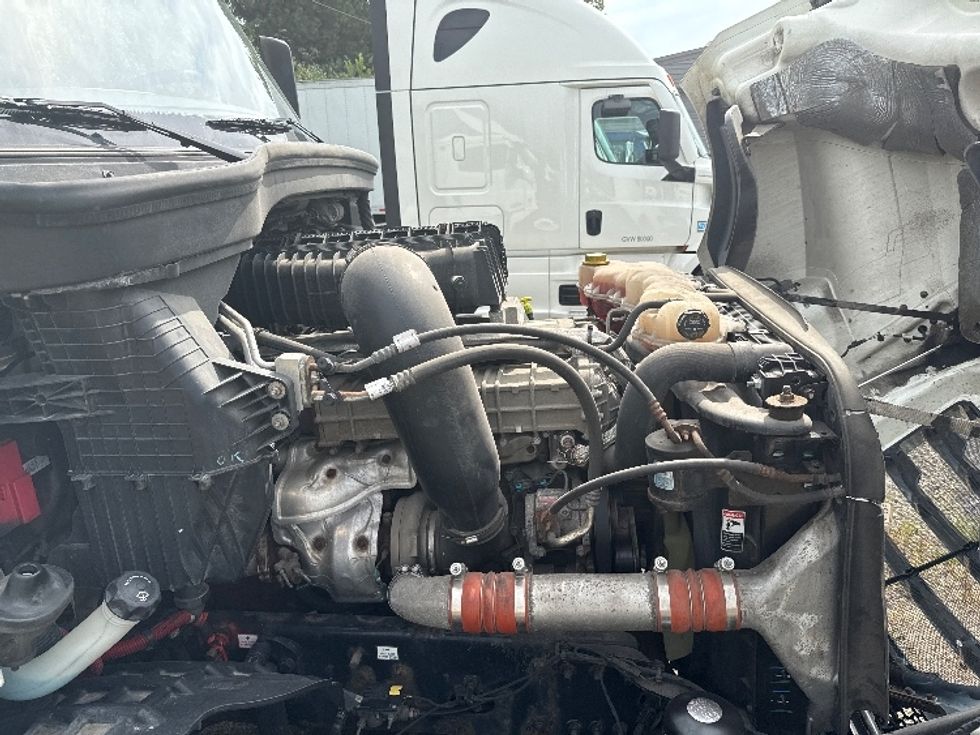 2018 Freightliner Cascadia 126" Day cab photo 13