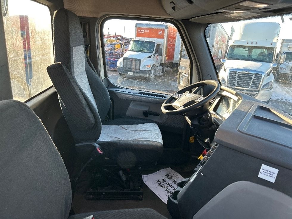 Day Cab Tractor-Heavy Duty Tractors-Freightliner-2018-T12664ST-East Chicago-IN-505,751\n\t\tmiles-$ 40,750 - Image 14