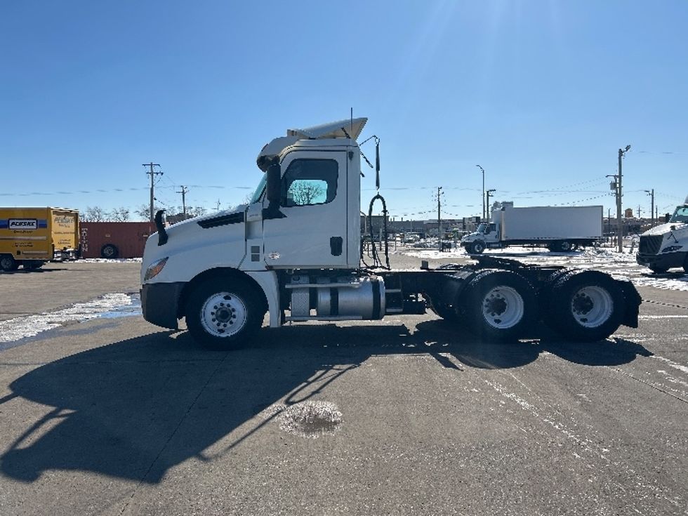 Day Cab Tractor-Heavy Duty Tractors-Freightliner-2018-T12664ST-East Chicago-IN-505,751\n\t\tmiles-$ 40,750 - Image 4