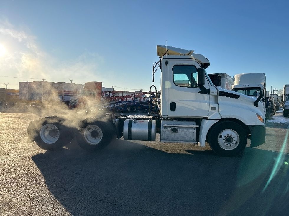 Day Cab Tractor-Heavy Duty Tractors-Freightliner-2018-T12664ST-East Chicago-IN-505,751\n\t\tmiles-$ 40,750 - Image 8