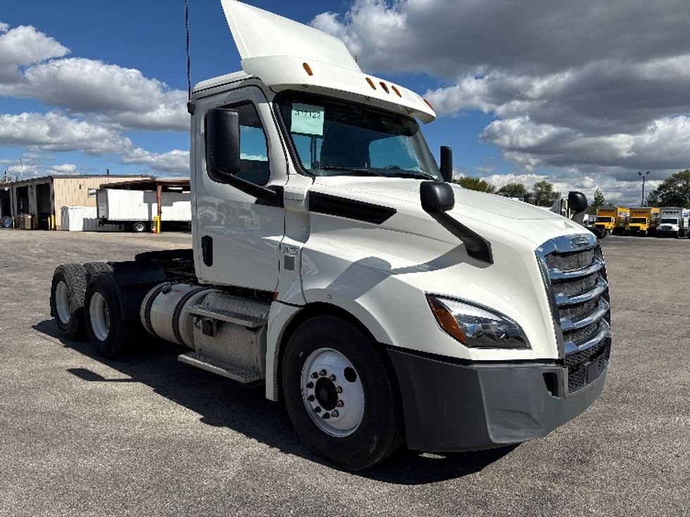 Day Cab Tractor-Heavy Duty Tractors-Freightliner-2018-T12664ST-East Chicago-IN-538,091\n\t\tmiles-$ 33,750 - Image 1