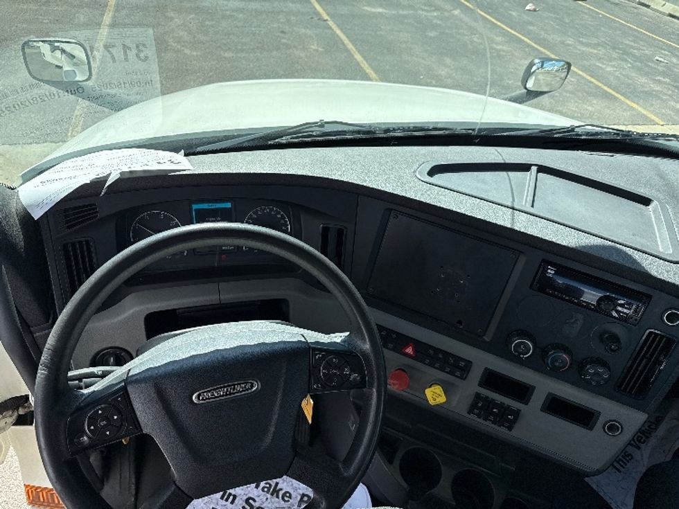 Day Cab Tractor-Heavy Duty Tractors-Freightliner-2018-T12664ST-East Chicago-IN-538,091\n\t\tmiles-$ 33,750 - Image 11