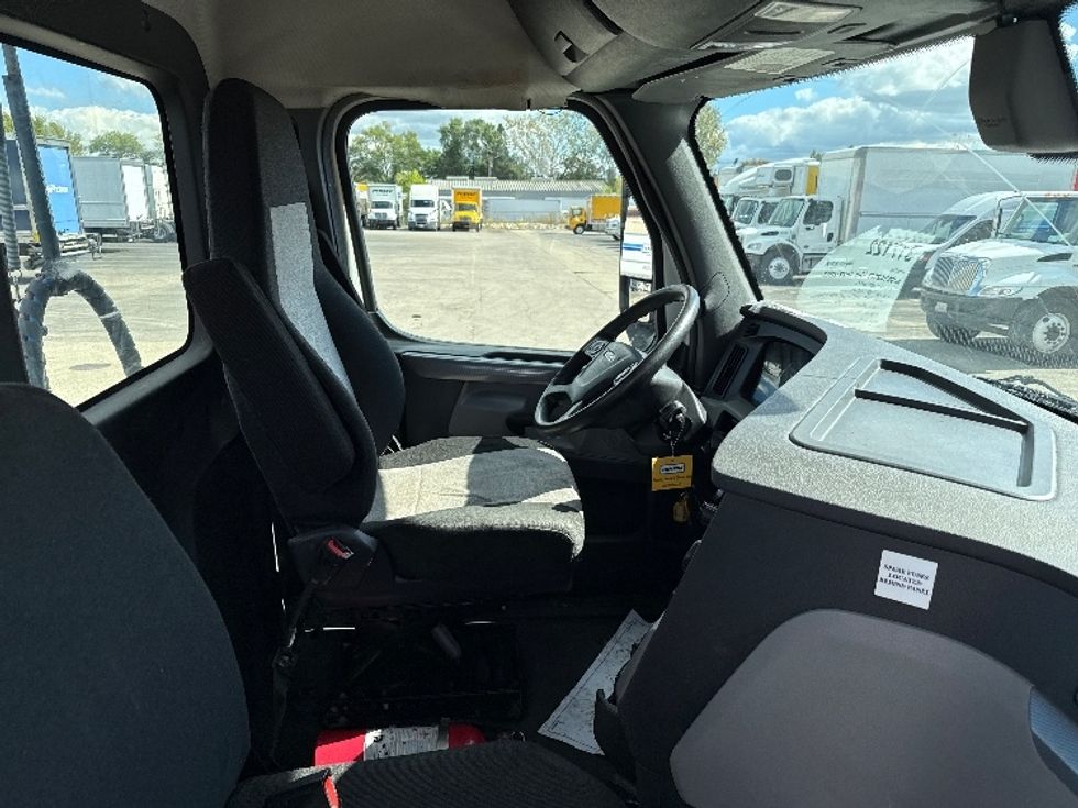 Day Cab Tractor-Heavy Duty Tractors-Freightliner-2018-T12664ST-East Chicago-IN-538,091\n\t\tmiles-$ 33,750 - Image 14