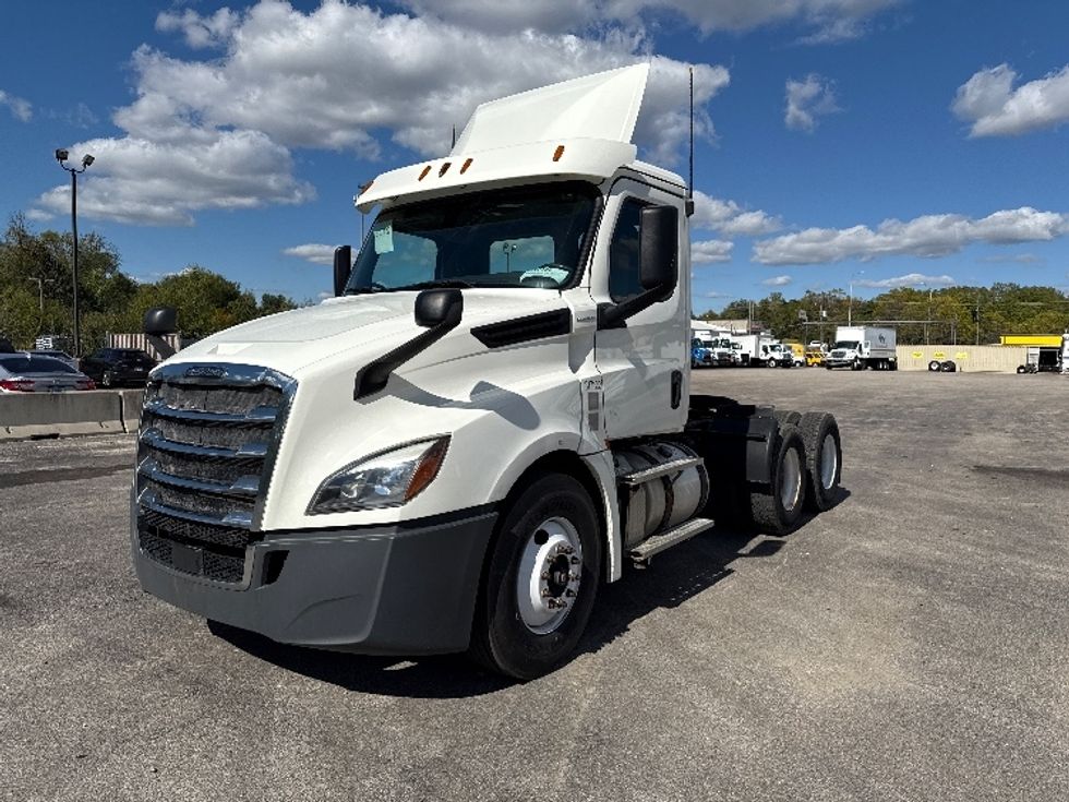Day Cab Tractor-Heavy Duty Tractors-Freightliner-2018-T12664ST-East Chicago-IN-538,091\n\t\tmiles-$ 33,750 - Image 3