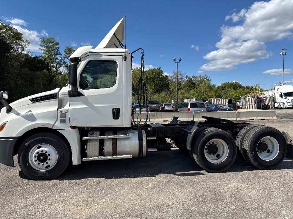 Day Cab Tractor-Heavy Duty Tractors-Freightliner-2018-T12664ST-East Chicago-IN-538,091\n\t\tmiles-$ 33,750 - Image 4