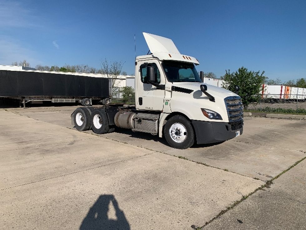 Day Cab Tractor-Heavy Duty Tractors-Freightliner-2018-T12664ST-East Liberty-OH-622,569\n\t\tmiles-$ 30,500 - Image 1