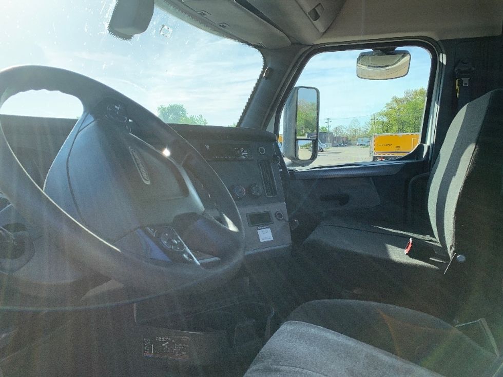 Day Cab Tractor-Heavy Duty Tractors-Freightliner-2018-T12664ST-East Liberty-OH-622,569\n\t\tmiles-$ 30,500 - Image 10