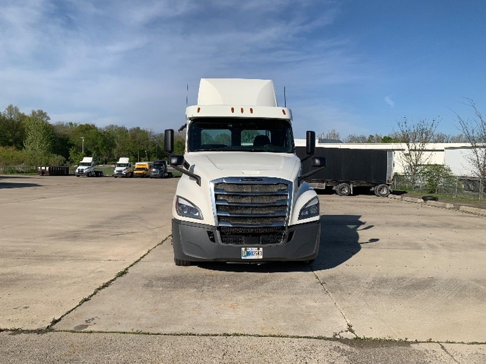 Day Cab Tractor-Heavy Duty Tractors-Freightliner-2018-T12664ST-East Liberty-OH-622,569\n\t\tmiles-$ 30,500 - Image 2