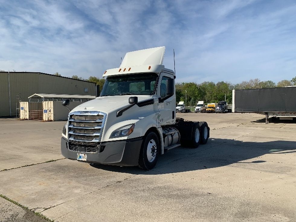 Day Cab Tractor-Heavy Duty Tractors-Freightliner-2018-T12664ST-East Liberty-OH-622,569\n\t\tmiles-$ 30,500 - Image 3