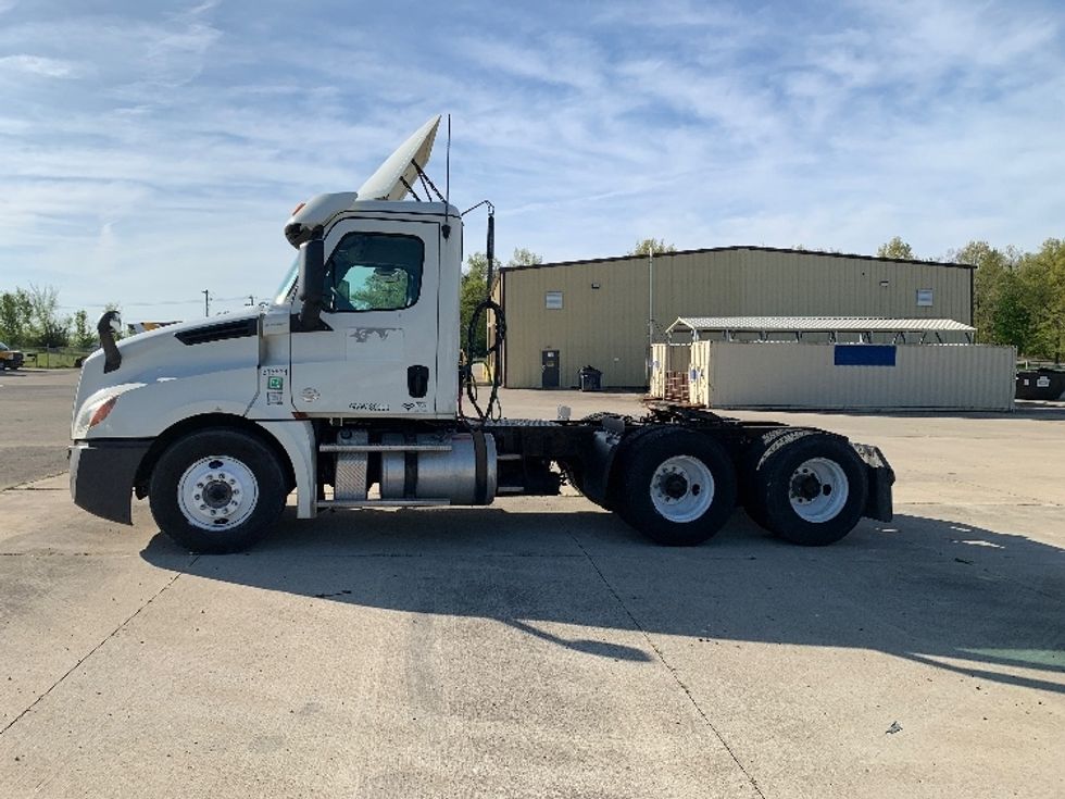 Day Cab Tractor-Heavy Duty Tractors-Freightliner-2018-T12664ST-East Liberty-OH-622,569\n\t\tmiles-$ 30,500 - Image 4
