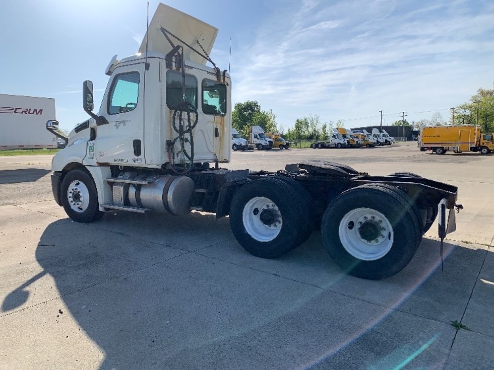Day Cab Tractor-Heavy Duty Tractors-Freightliner-2018-T12664ST-East Liberty-OH-622,569\n\t\tmiles-$ 30,500 - Image 5