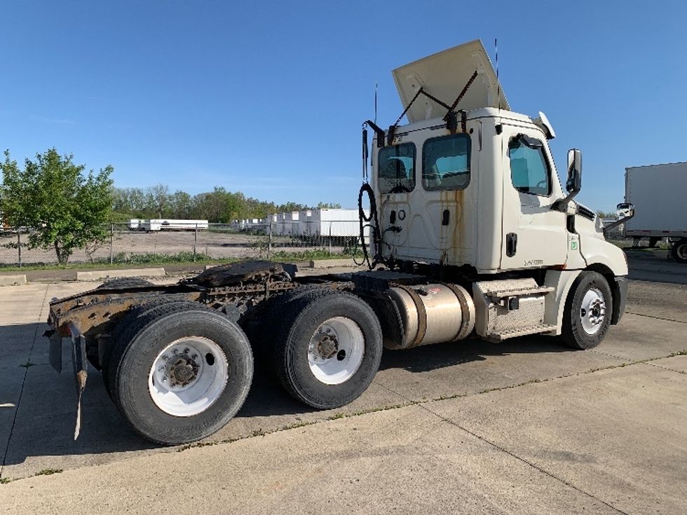 Day Cab Tractor-Heavy Duty Tractors-Freightliner-2018-T12664ST-East Liberty-OH-622,569\n\t\tmiles-$ 30,500 - Image 7