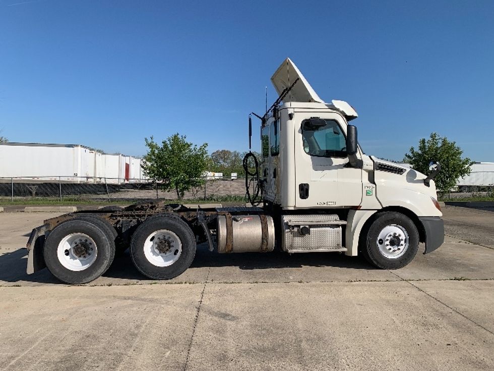 Day Cab Tractor-Heavy Duty Tractors-Freightliner-2018-T12664ST-East Liberty-OH-622,569\n\t\tmiles-$ 30,500 - Image 8