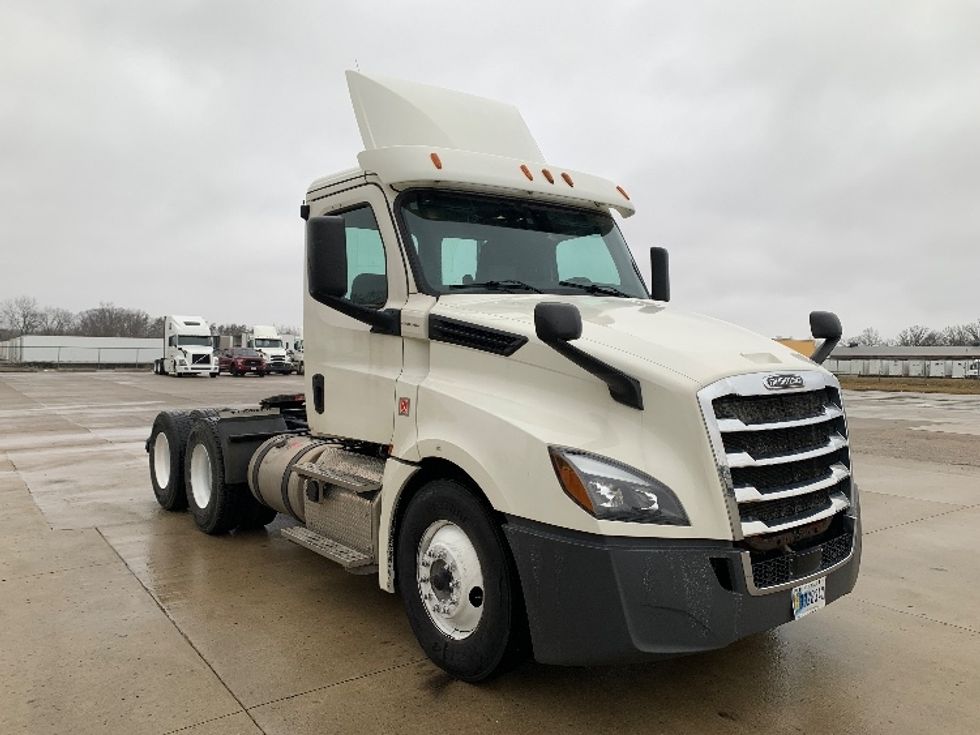 Day Cab Tractor-Heavy Duty Tractors-Freightliner-2018-T12664ST-East Liberty-OH-739,396\n\t\tmiles-$ 23,750 - Image 1