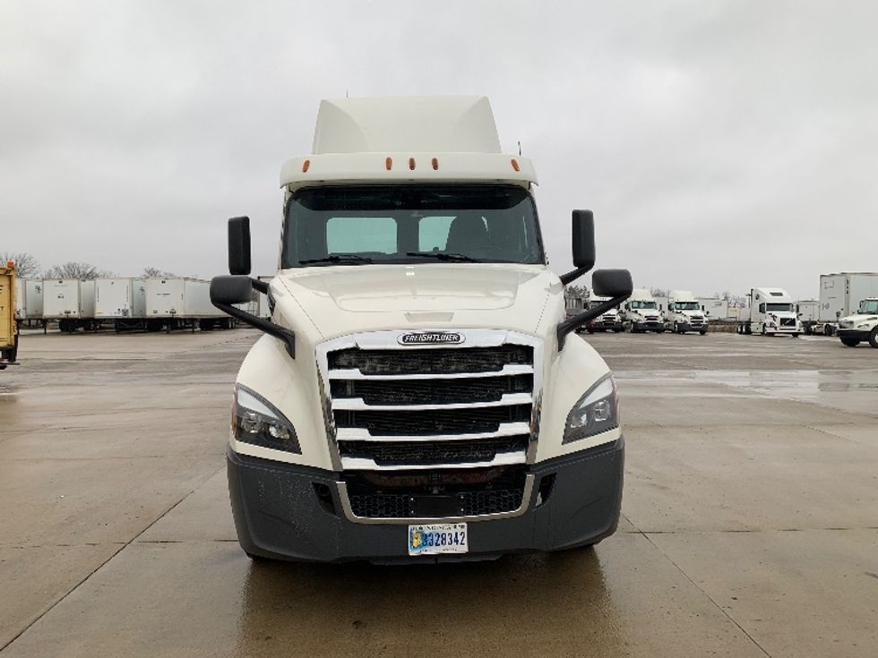 Day Cab Tractor-Heavy Duty Tractors-Freightliner-2018-T12664ST-East Liberty-OH-739,396\n\t\tmiles-$ 23,750 - Image 2