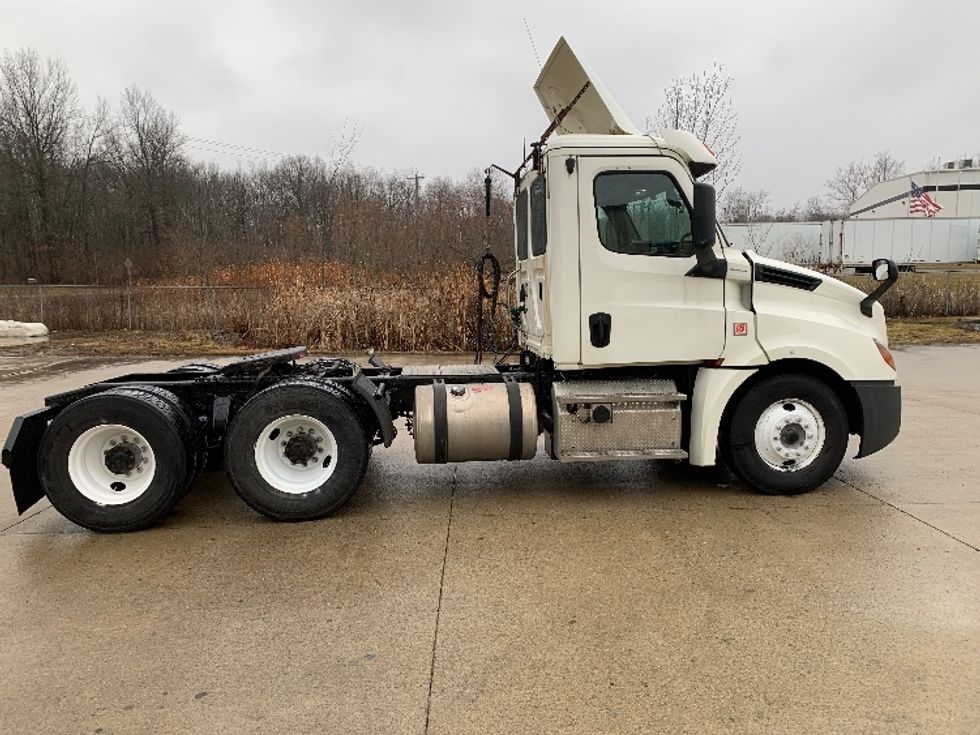 Day Cab Tractor-Heavy Duty Tractors-Freightliner-2018-T12664ST-East Liberty-OH-739,396\n\t\tmiles-$ 23,750 - Image 8
