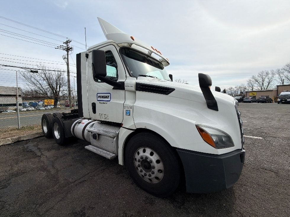 Day Cab Tractor-Heavy Duty Tractors-Freightliner-2018-T12664ST-Edison-NJ-271,300\n\t\tmiles-$ 41,250 - Image 1