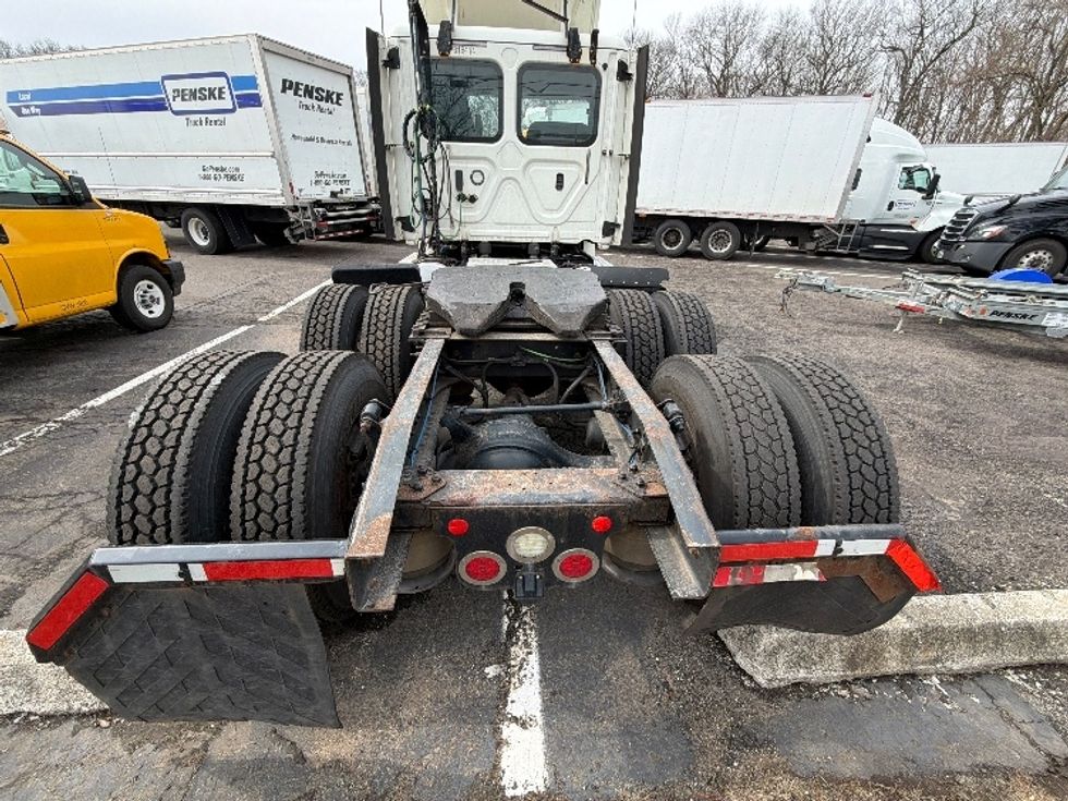 Day Cab Tractor-Heavy Duty Tractors-Freightliner-2018-T12664ST-Edison-NJ-271,300\n\t\tmiles-$ 41,250 - Image 6