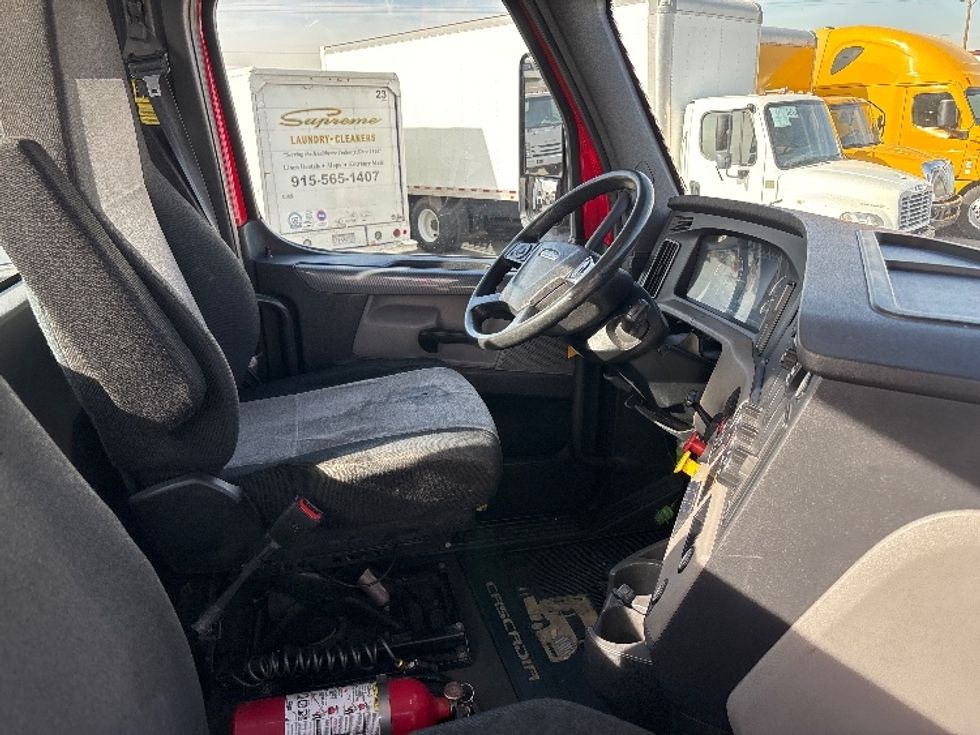 Day Cab Tractor-Heavy Duty Tractors-Freightliner-2018-T12664ST-El Paso-TX-254,904\n\t\tmiles-$ 47,750 - Image 14