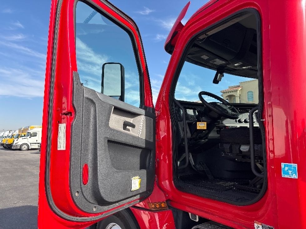 Day Cab Tractor-Heavy Duty Tractors-Freightliner-2018-T12664ST-El Paso-TX-254,904\n\t\tmiles-$ 47,750 - Image 9