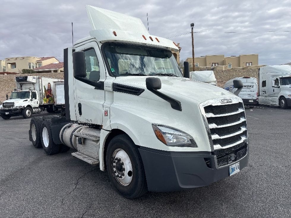 Day Cab Tractor-Heavy Duty Tractors-Freightliner-2018-T12664ST-El Paso-TX-316,933\n\t\tmiles-$ 58,250 - Image 1