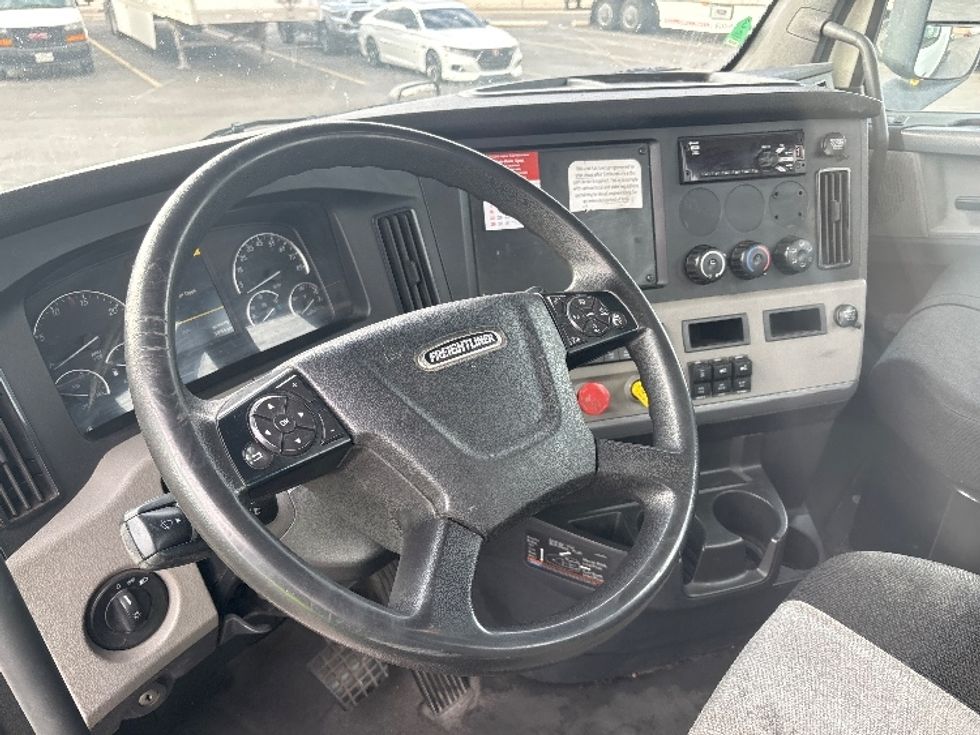 Day Cab Tractor-Heavy Duty Tractors-Freightliner-2018-T12664ST-El Paso-TX-316,933\n\t\tmiles-$ 58,250 - Image 10