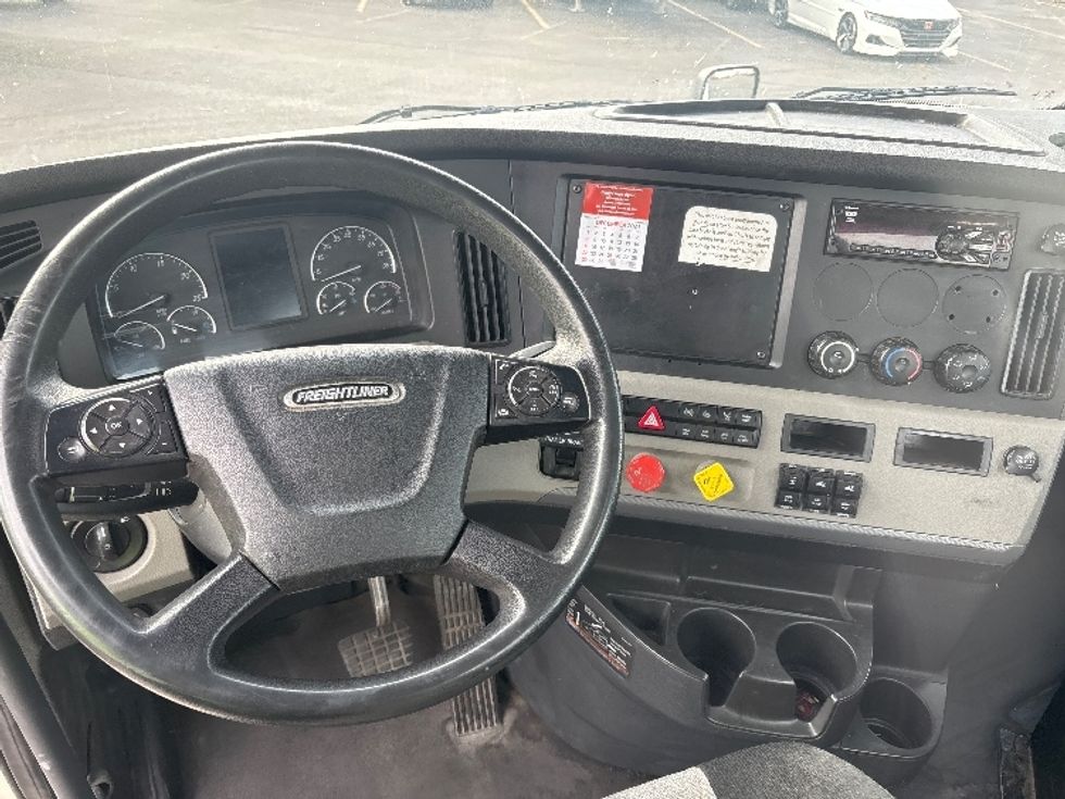 Day Cab Tractor-Heavy Duty Tractors-Freightliner-2018-T12664ST-El Paso-TX-316,933\n\t\tmiles-$ 58,250 - Image 11