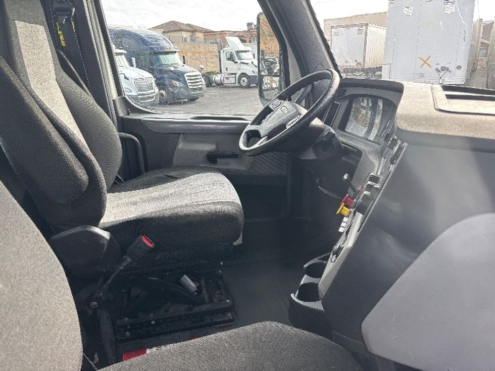 Day Cab Tractor-Heavy Duty Tractors-Freightliner-2018-T12664ST-El Paso-TX-316,933\n\t\tmiles-$ 58,250 - Image 14