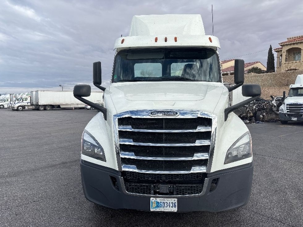 Day Cab Tractor-Heavy Duty Tractors-Freightliner-2018-T12664ST-El Paso-TX-316,933\n\t\tmiles-$ 58,250 - Image 2