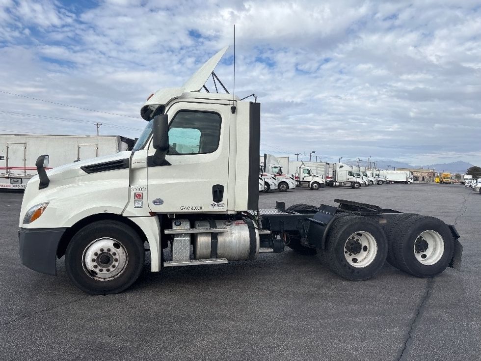 Day Cab Tractor-Heavy Duty Tractors-Freightliner-2018-T12664ST-El Paso-TX-316,933\n\t\tmiles-$ 58,250 - Image 4