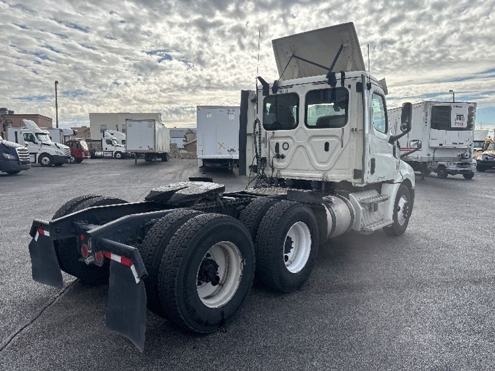 Day Cab Tractor-Heavy Duty Tractors-Freightliner-2018-T12664ST-El Paso-TX-316,933\n\t\tmiles-$ 58,250 - Image 7