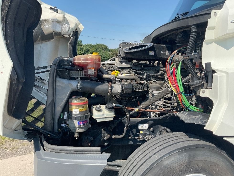 Day Cab Tractor-Heavy Duty Tractors-Freightliner-2018-T12664ST-Elkhart-IN-379,414\n\t\tmiles-$ 43,250 - Image 16