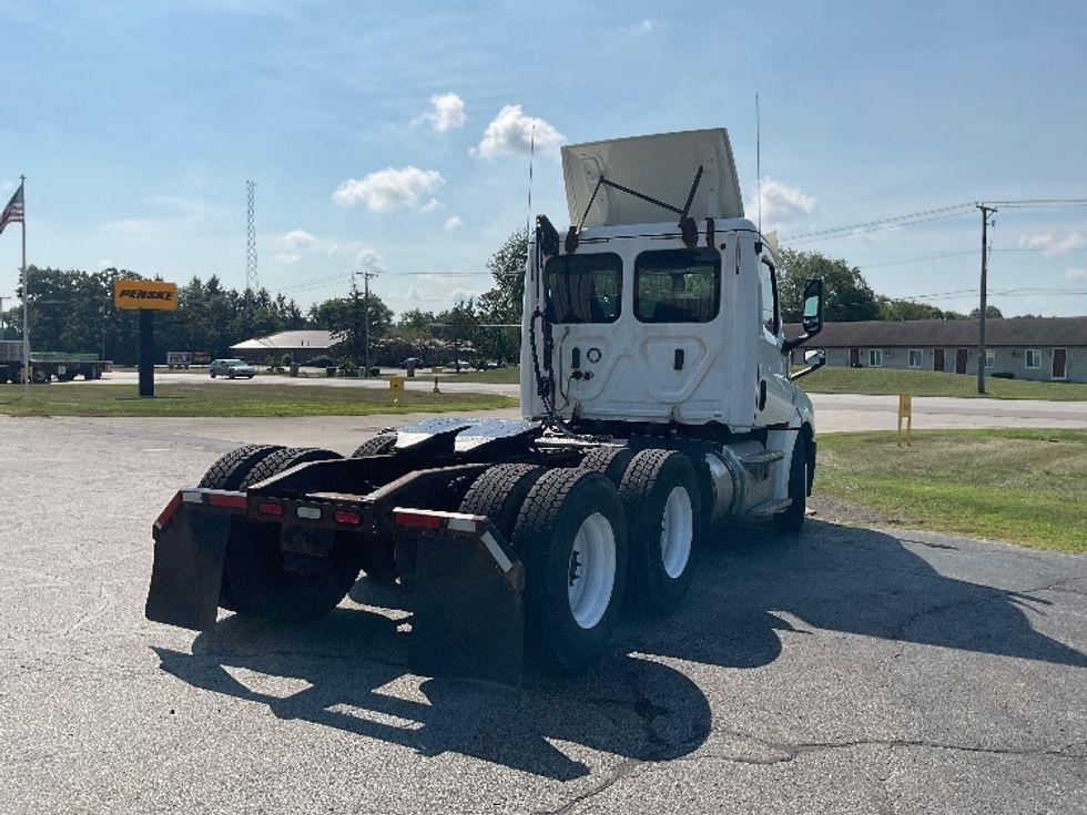 Day Cab Tractor-Heavy Duty Tractors-Freightliner-2018-T12664ST-Elkhart-IN-379,414\n\t\tmiles-$ 43,250 - Image 7