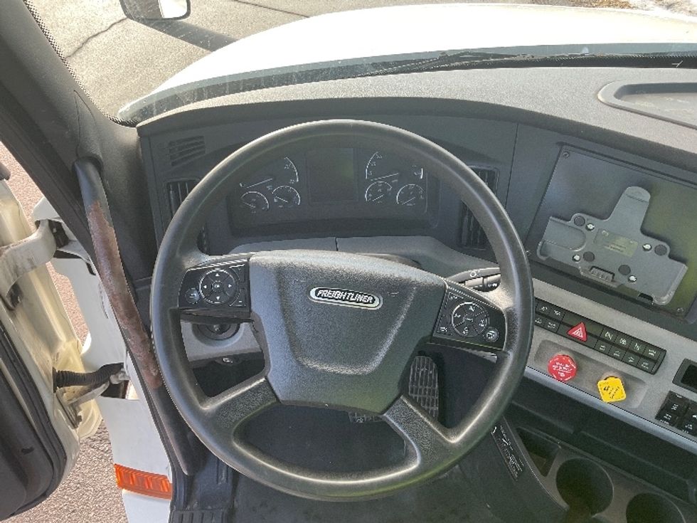 Day Cab Tractor-Heavy Duty Tractors-Freightliner-2018-T12664ST-Elkhart-IN-380,700\n\t\tmiles-$ 45,500 - Image 11