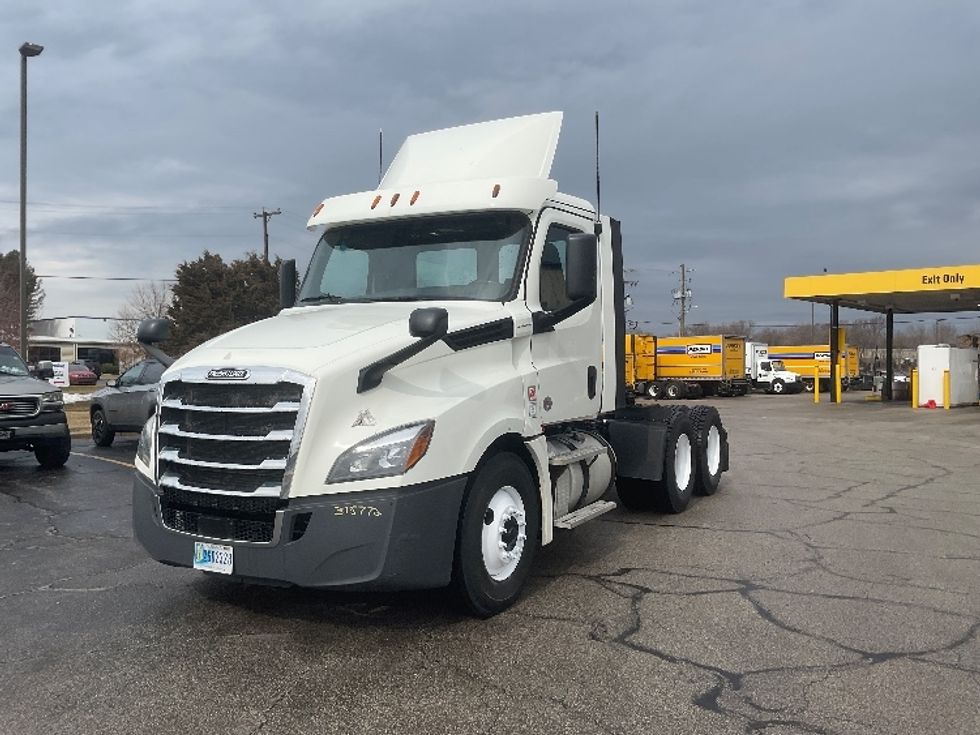 Day Cab Tractor-Heavy Duty Tractors-Freightliner-2018-T12664ST-Elkhart-IN-380,700\n\t\tmiles-$ 45,500 - Image 3