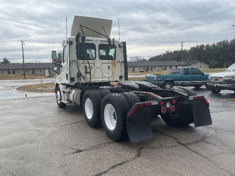 Day Cab Tractor-Heavy Duty Tractors-Freightliner-2018-T12664ST-Elkhart-IN-380,700\n\t\tmiles-$ 45,500 - Image 5