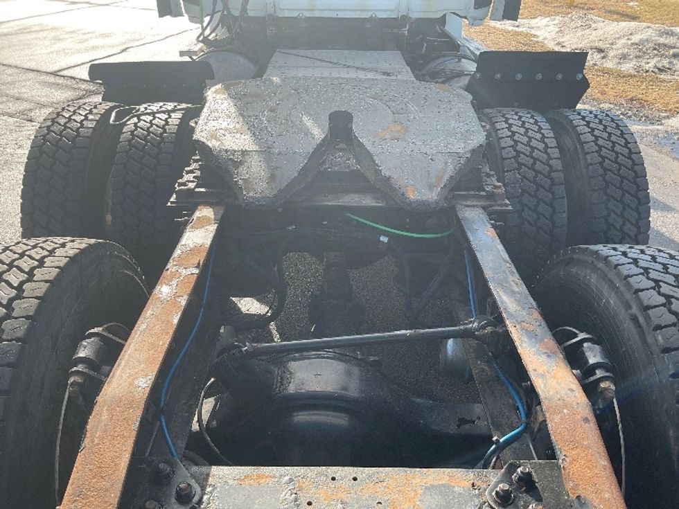 Day Cab Tractor-Heavy Duty Tractors-Freightliner-2018-T12664ST-Elkhart-IN-380,700\n\t\tmiles-$ 45,500 - Image 6