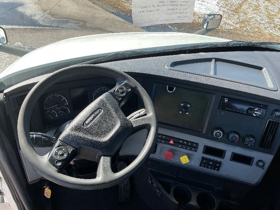 Day Cab Tractor-Heavy Duty Tractors-Freightliner-2018-T12664ST-Elkhart-IN-385,851\n\t\tmiles-$ 42,750 - Image 11