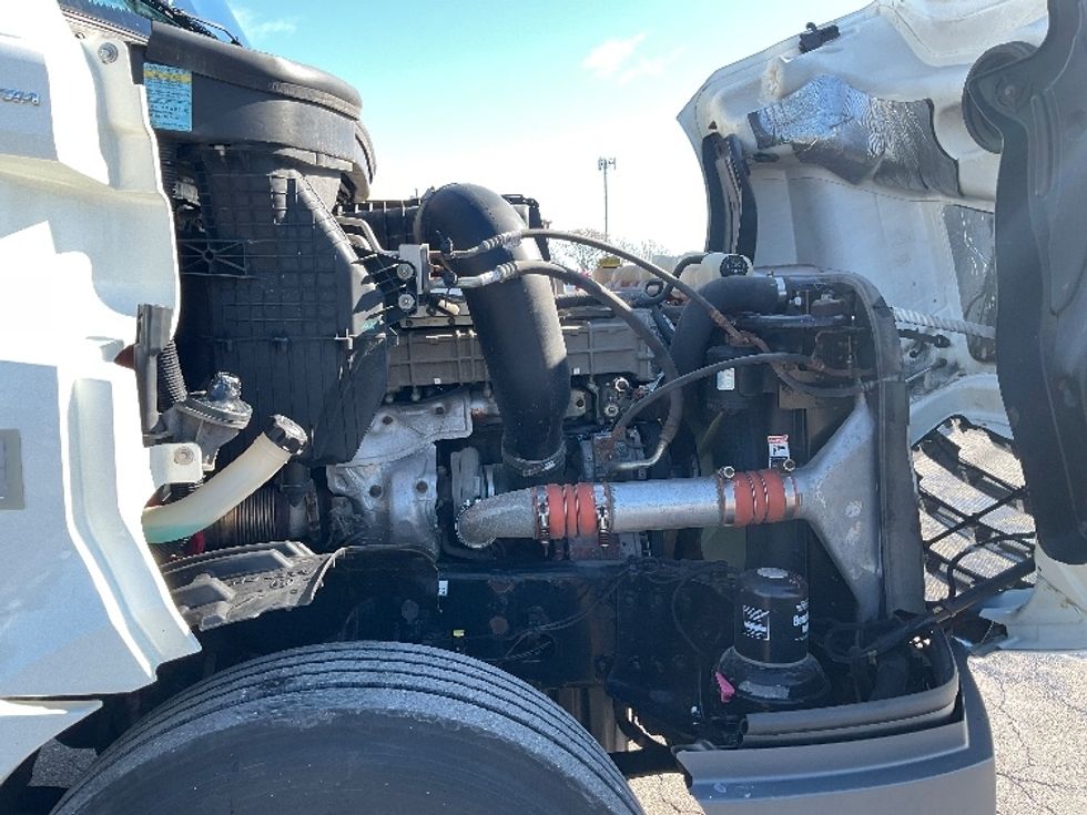 Day Cab Tractor-Heavy Duty Tractors-Freightliner-2018-T12664ST-Elkhart-IN-385,851\n\t\tmiles-$ 42,750 - Image 15