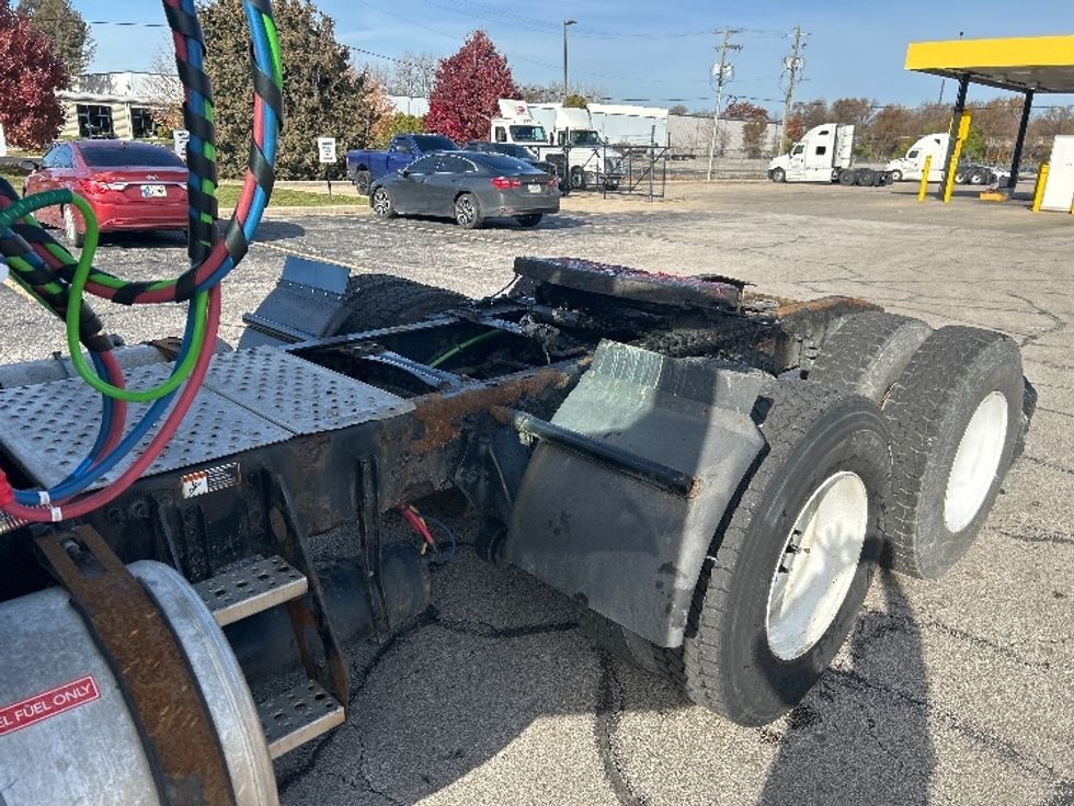 Day Cab Tractor-Heavy Duty Tractors-Freightliner-2018-T12664ST-Elkhart-IN-401,267\n\t\tmiles-$ 40,250 - Image 17