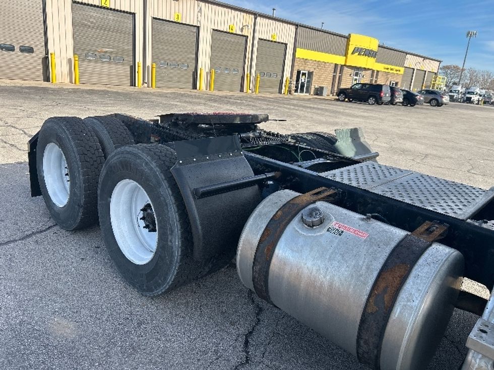 Day Cab Tractor-Heavy Duty Tractors-Freightliner-2018-T12664ST-Elkhart-IN-401,267\n\t\tmiles-$ 40,250 - Image 18