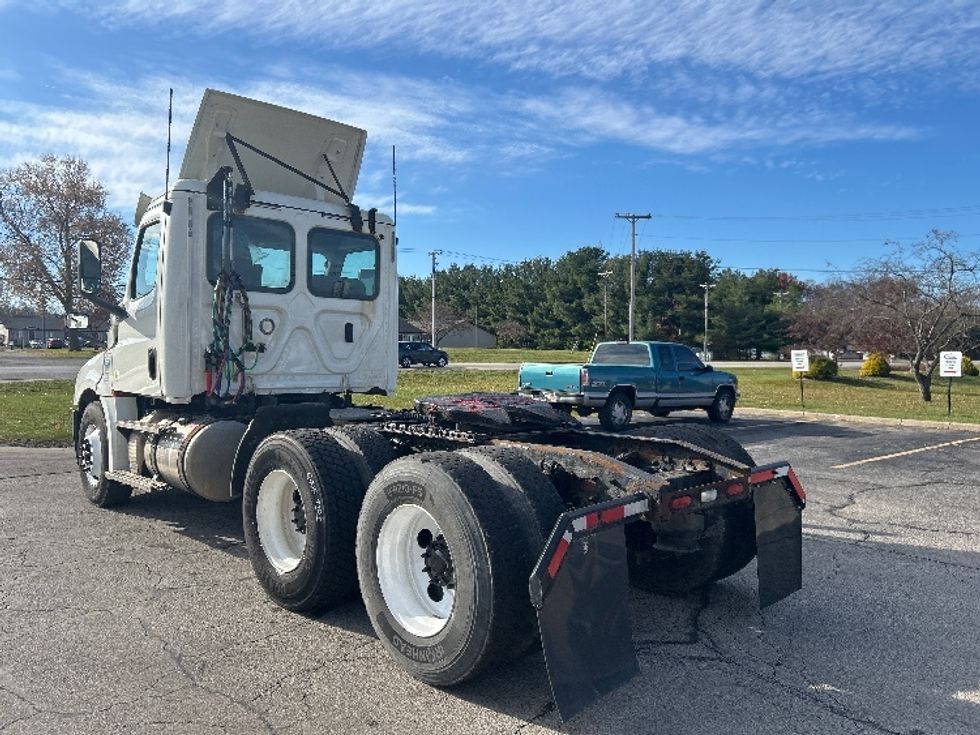 Day Cab Tractor-Heavy Duty Tractors-Freightliner-2018-T12664ST-Elkhart-IN-401,267\n\t\tmiles-$ 40,250 - Image 5