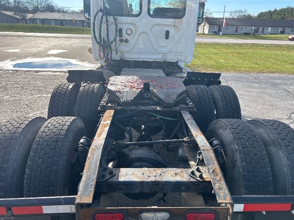 Day Cab Tractor-Heavy Duty Tractors-Freightliner-2018-T12664ST-Elkhart-IN-401,267\n\t\tmiles-$ 40,250 - Image 6