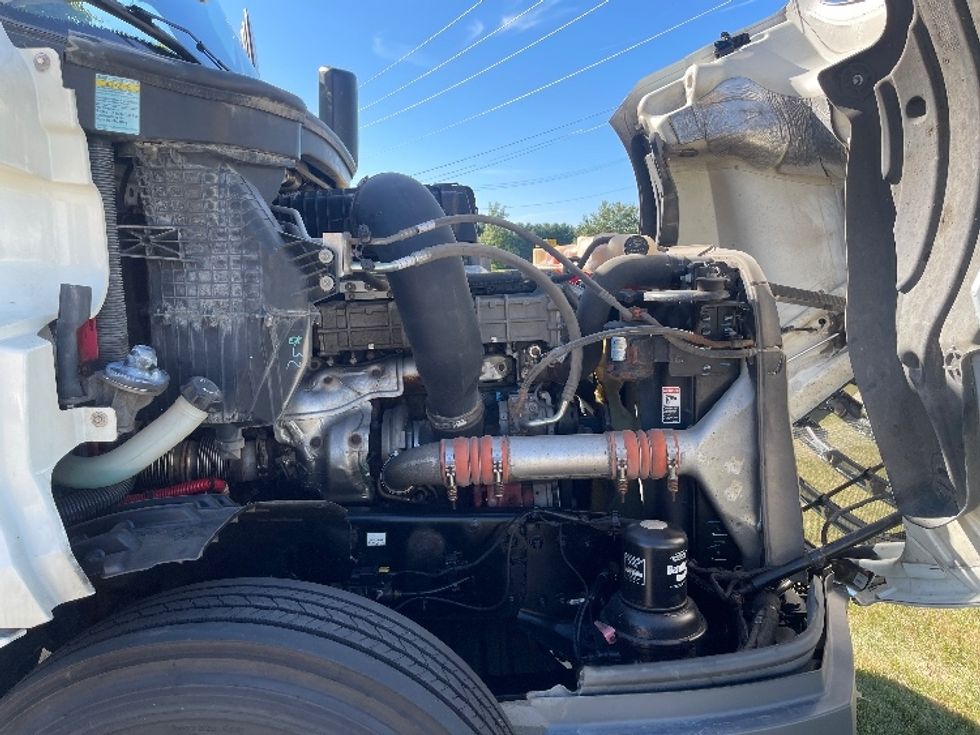 Day Cab Tractor-Heavy Duty Tractors-Freightliner-2018-T12664ST-Elkhart-IN-481,052\n\t\tmiles-$ 43,500 - Image 15