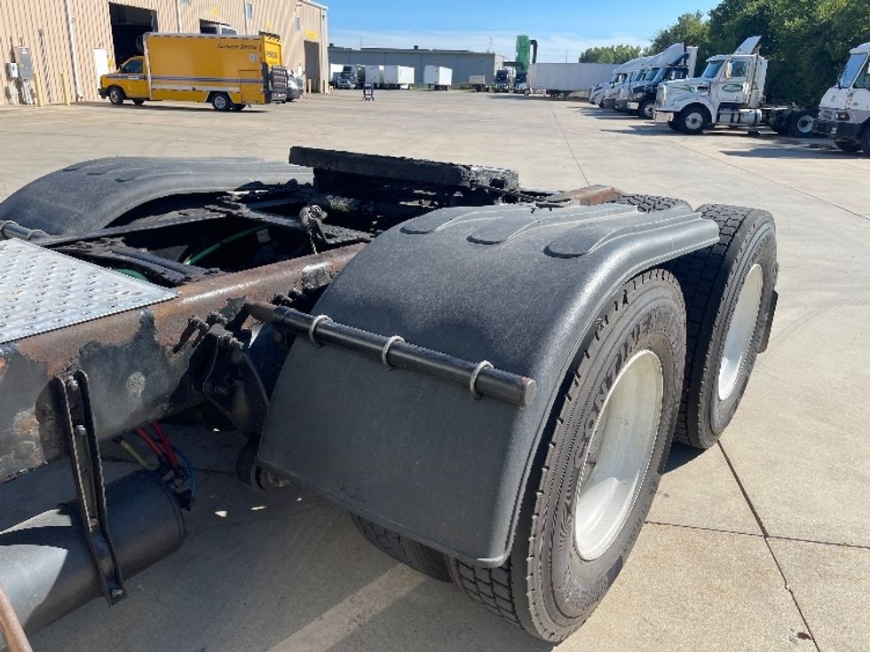 Day Cab Tractor-Heavy Duty Tractors-Freightliner-2018-T12664ST-Elkhart-IN-481,052\n\t\tmiles-$ 43,500 - Image 17