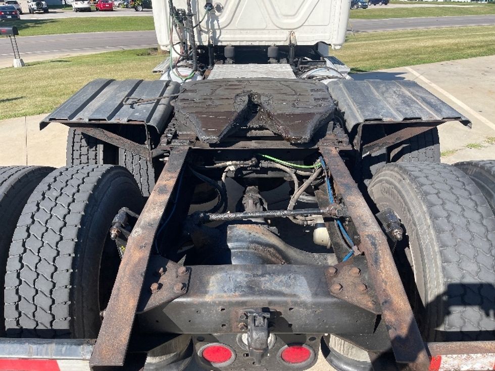 Day Cab Tractor-Heavy Duty Tractors-Freightliner-2018-T12664ST-Elkhart-IN-481,052\n\t\tmiles-$ 43,500 - Image 6