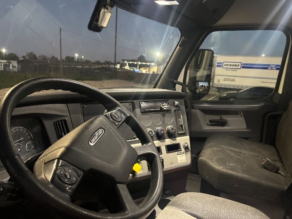 Day Cab Tractor-Heavy Duty Tractors-Freightliner-2018-T12664ST-Erlanger-KY-453,211\n\t\tmiles-$ 45,000 - Image 10